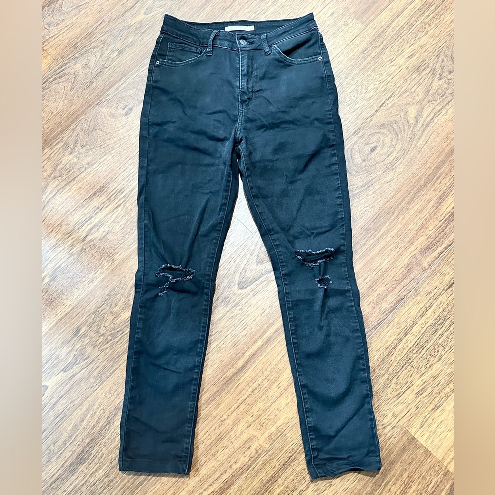 Levi’s High Rise Black Distressed Skinny Jeans